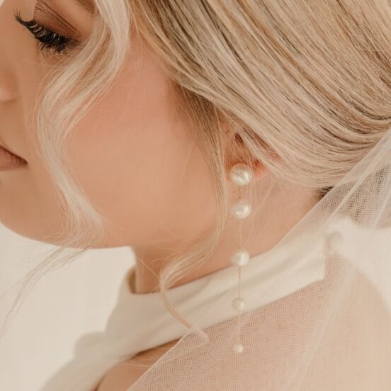 Fading Pearl Drop Earrings