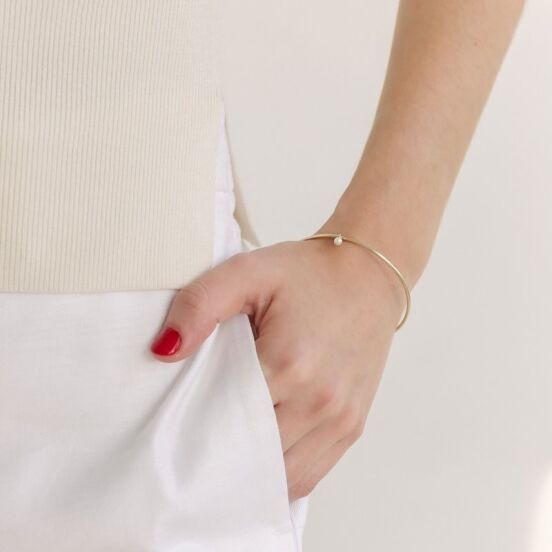 Dainty Pearl Bangle