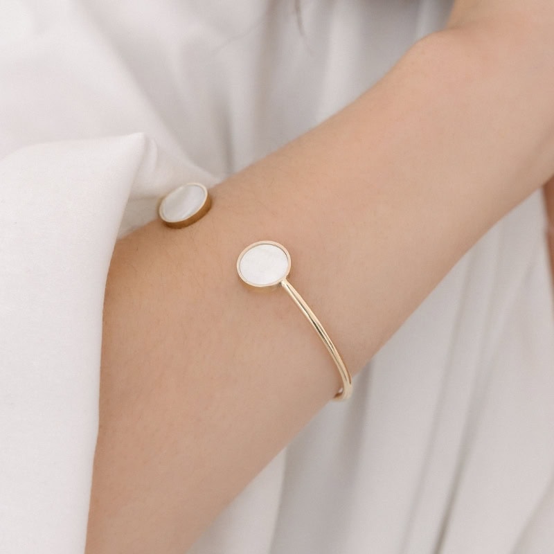 Mother-of-Pearl Circular Bangle