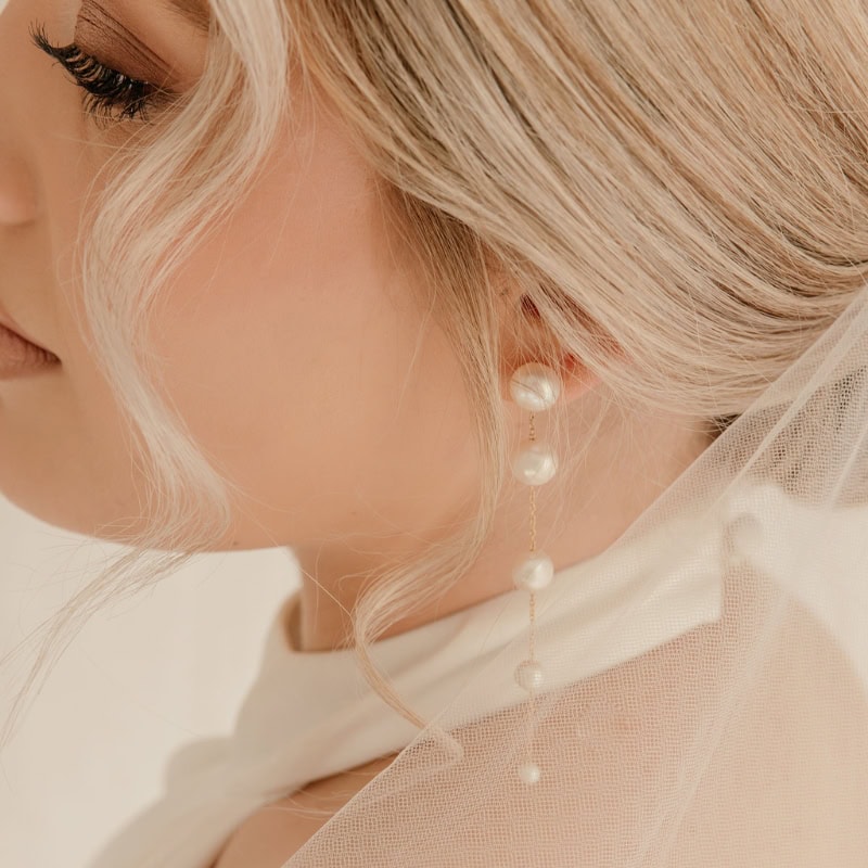 Fading Pearl Drop Earrings