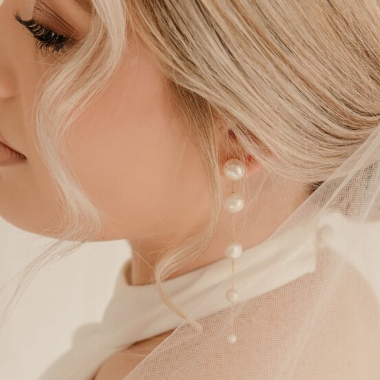 Fading Pearl Drop Earrings