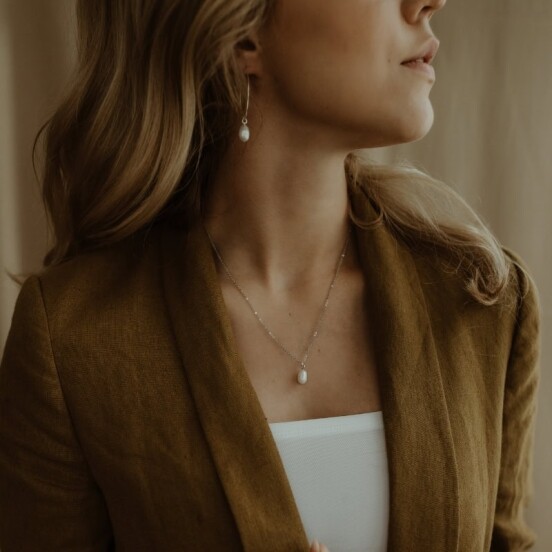 Single Pearl Necklace and Leafy Earrings Set